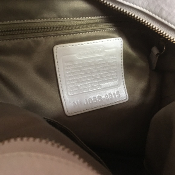 COACH BAG WHITE LEATHER + DUSTBAG + WRISTLET EUC - Picture 7 of 8